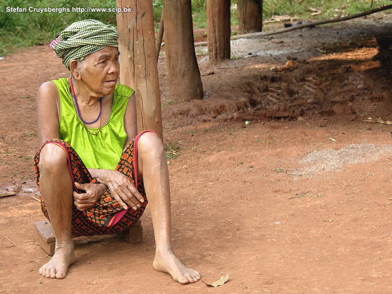 Banlung - Tampuan woman  Stefan Cruysberghs